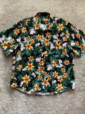 Men's Black Tropical Floral Short-Sleeve Button-Down Shirt - Runs SMALL.